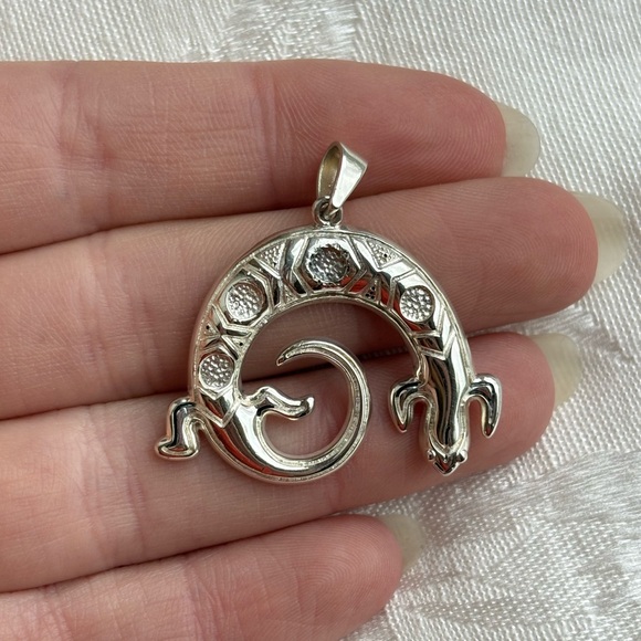 Sterling Silver Salamander or Lizard Pendant - Picture 2 of 6